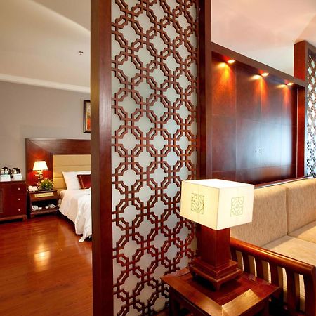 Majestic Mong Cai Hotel Room photo